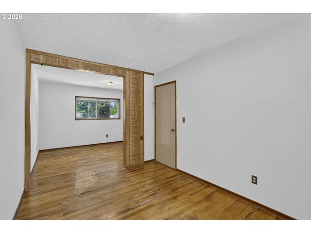 8835 Se REGENTS Dr, Milwaukie, OR 97222