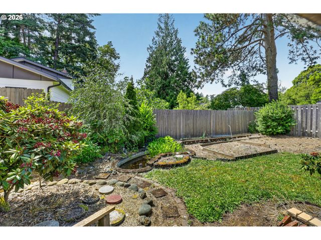 8835 Se REGENTS Dr, Milwaukie, OR 97222
