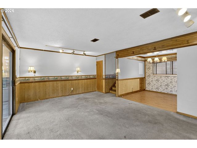 8835 Se REGENTS Dr, Milwaukie, OR 97222