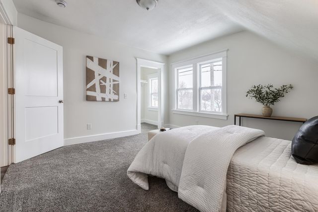 401 Rose Avenue E, Saint Paul, MN 55130