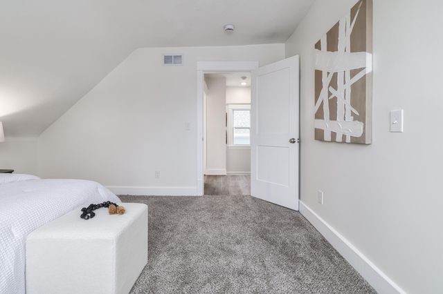 401 Rose Avenue E, Saint Paul, MN 55130