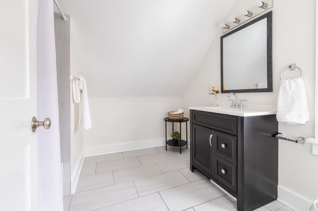 401 Rose Avenue E, Saint Paul, MN 55130