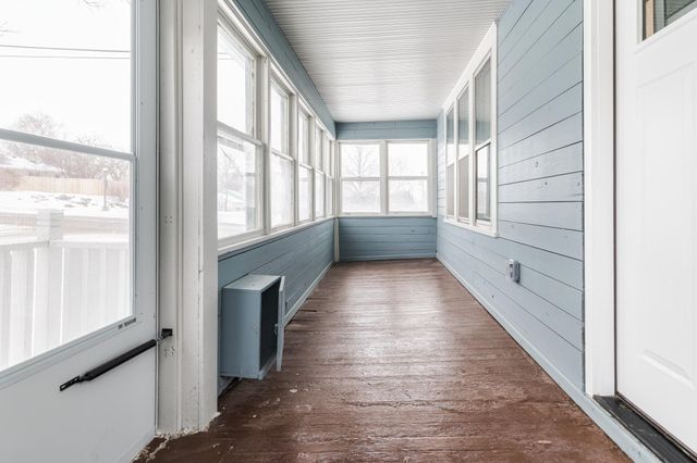 401 Rose Avenue E, Saint Paul, MN 55130