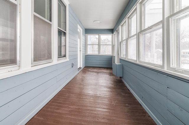 401 Rose Avenue E, Saint Paul, MN 55130