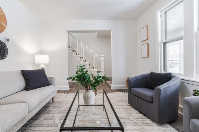 401 Rose Avenue E, Saint Paul, MN 55130