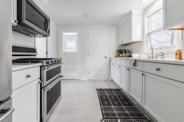 401 Rose Avenue E, Saint Paul, MN 55130