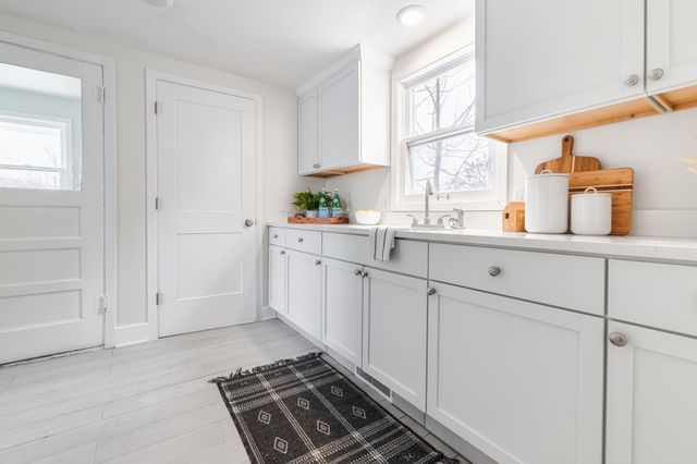 401 Rose Avenue E, Saint Paul, MN 55130