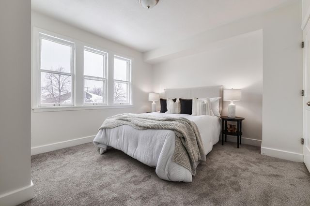 401 Rose Avenue E, Saint Paul, MN 55130