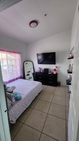 3926 SW 48th Ave, Pembroke Park, FL 33023