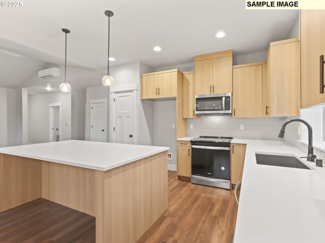 2240 E OTTER Loop 52, La Center, WA 98629