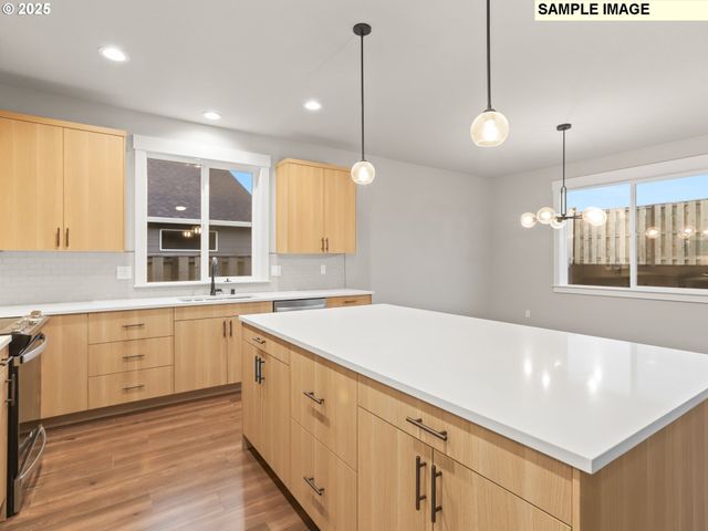 2240 E OTTER Loop 52, La Center, WA 98629