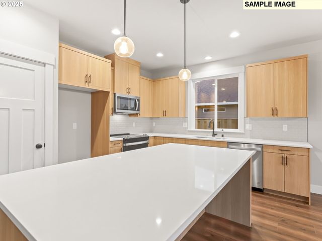 2240 E OTTER Loop 52, La Center, WA 98629