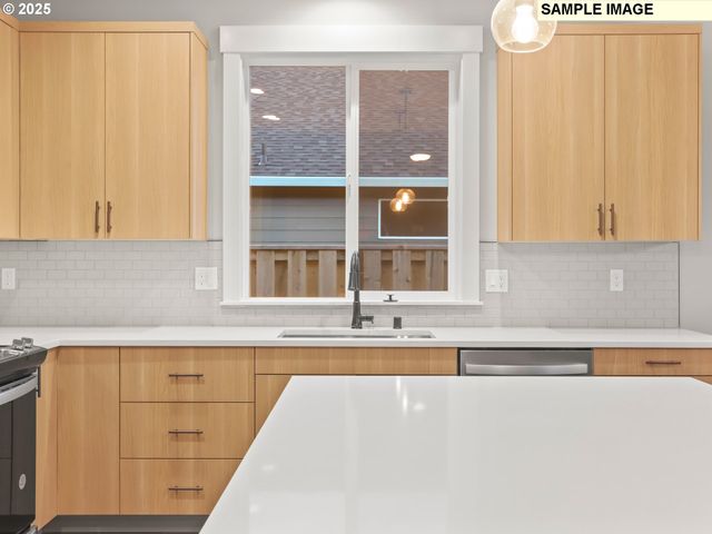 2240 E OTTER Loop 52, La Center, WA 98629