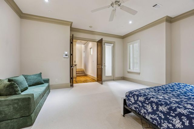 311 Calle Sevilla Place, Houston, TX 77007