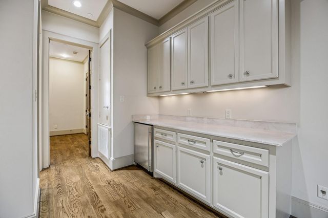 311 Calle Sevilla Place, Houston, TX 77007