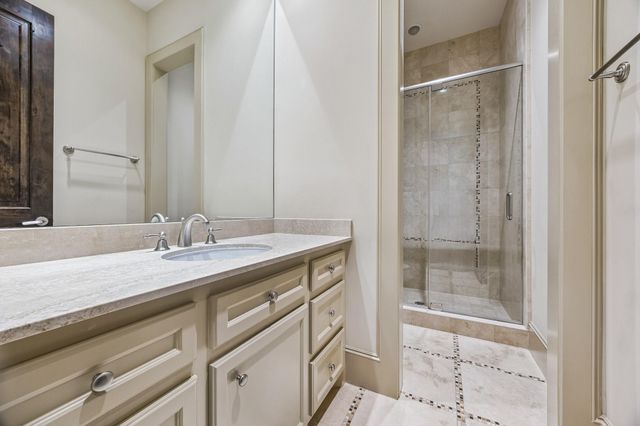 311 Calle Sevilla Place, Houston, TX 77007