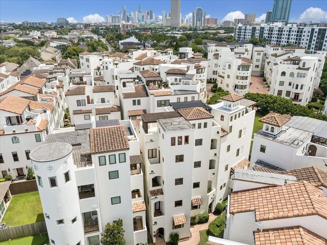 311 Calle Sevilla Place, Houston, TX 77007