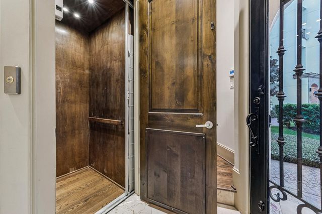 311 Calle Sevilla Place, Houston, TX 77007