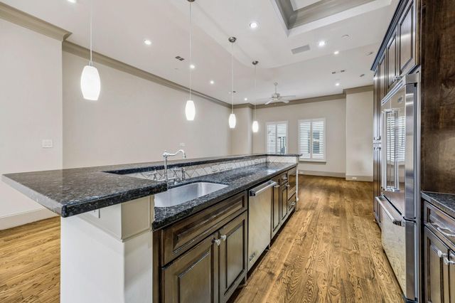 311 Calle Sevilla Place, Houston, TX 77007