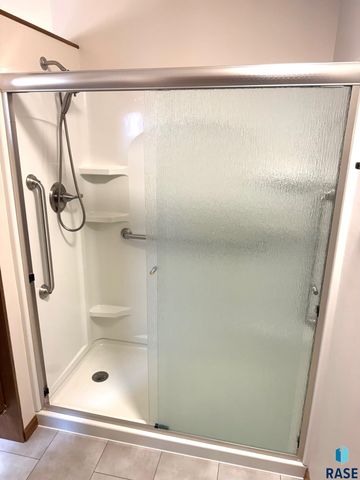 1401 S Riverdale Rd Road, Sioux Falls, SD 57105