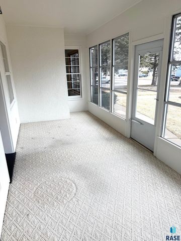 1401 S Riverdale Rd Road, Sioux Falls, SD 57105