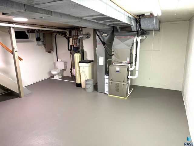 1401 S Riverdale Rd Road, Sioux Falls, SD 57105