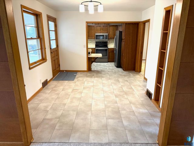 1401 S Riverdale Rd Road, Sioux Falls, SD 57105