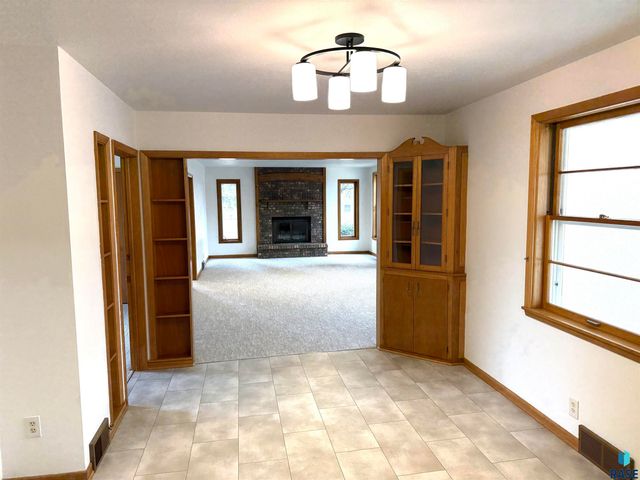 1401 S Riverdale Rd Road, Sioux Falls, SD 57105