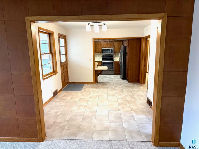 1401 S Riverdale Rd Road, Sioux Falls, SD 57105