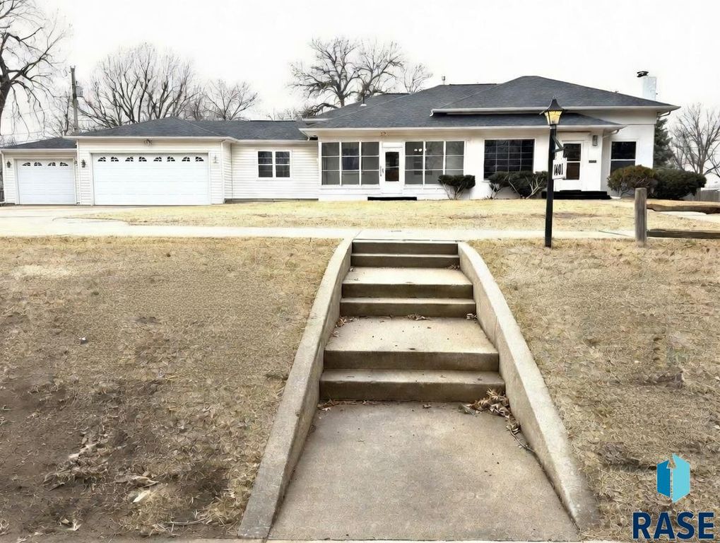 1401 S Riverdale Rd Road, Sioux Falls, SD 57105