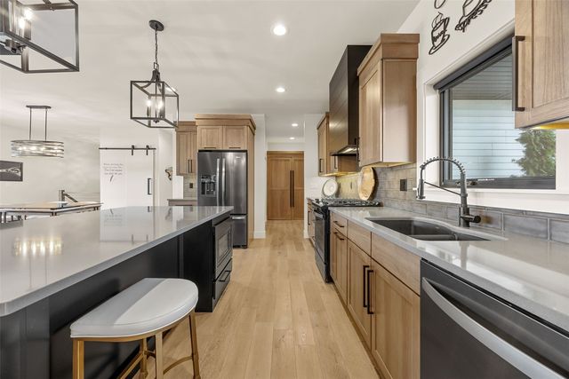 3025 Valley Court, Hiawatha, IA 52233