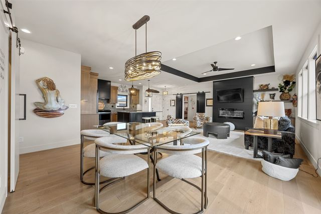 3025 Valley Court, Hiawatha, IA 52233