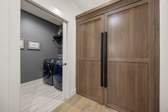 3025 Valley Court, Hiawatha, IA 52233