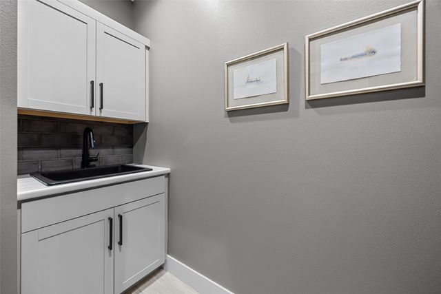 3025 Valley Court, Hiawatha, IA 52233