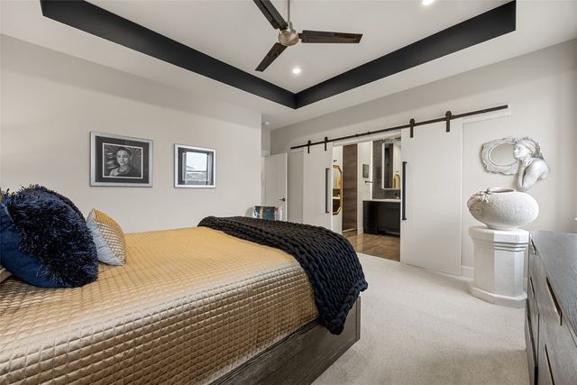 3025 Valley Court, Hiawatha, IA 52233