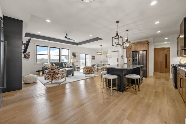 3025 Valley Court, Hiawatha, IA 52233