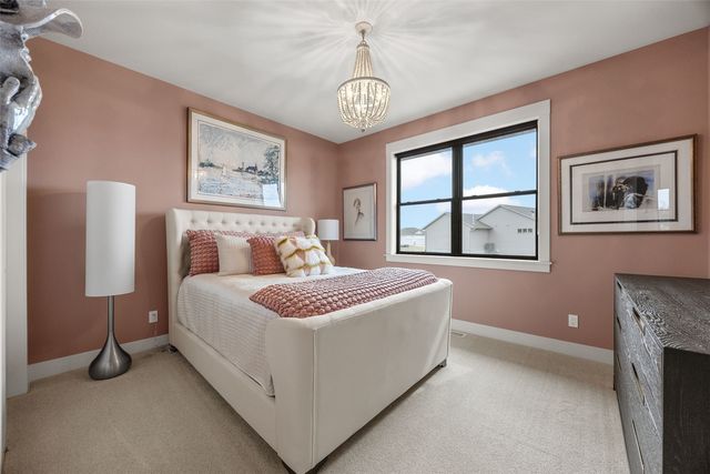 3025 Valley Court, Hiawatha, IA 52233