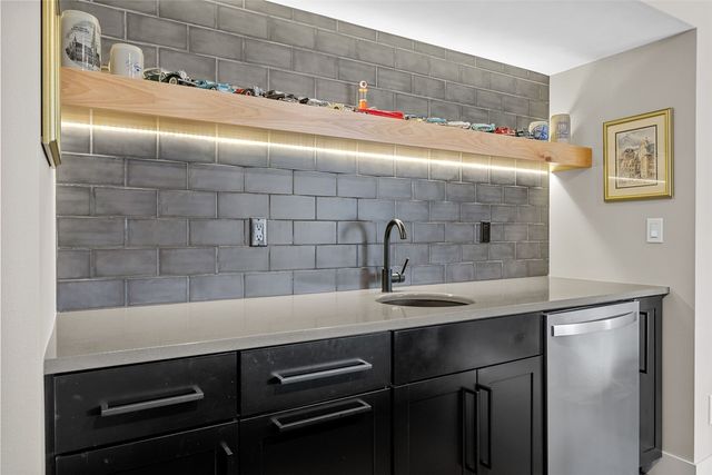 3025 Valley Court, Hiawatha, IA 52233