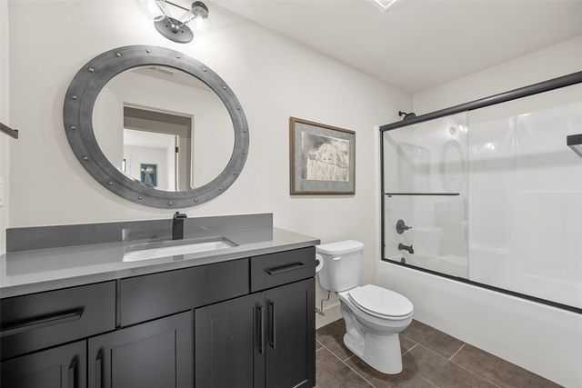 3025 Valley Court, Hiawatha, IA 52233