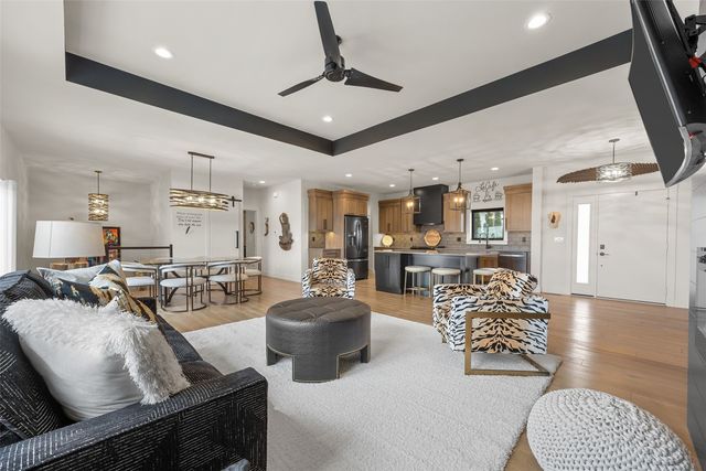 3025 Valley Court, Hiawatha, IA 52233