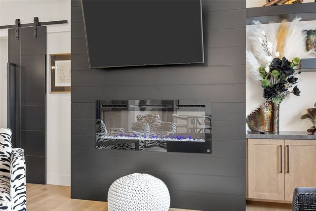 3025 Valley Court, Hiawatha, IA 52233