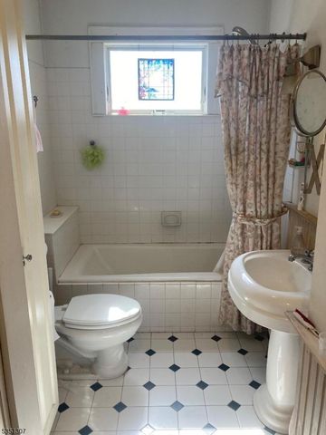 826 Wallberg Ave, Westfield Town, NJ 07090