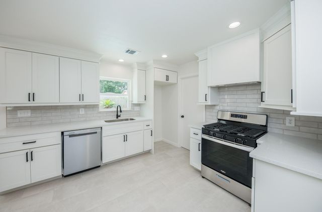 5221 Libbey Lane, Houston, TX 77092