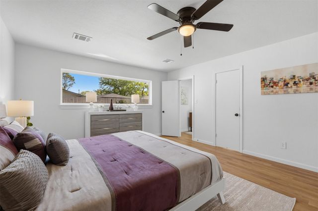 5221 Libbey Lane, Houston, TX 77092