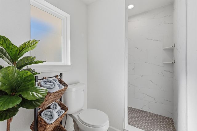 5221 Libbey Lane, Houston, TX 77092