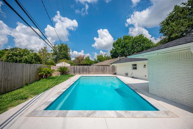 5221 Libbey Lane, Houston, TX 77092