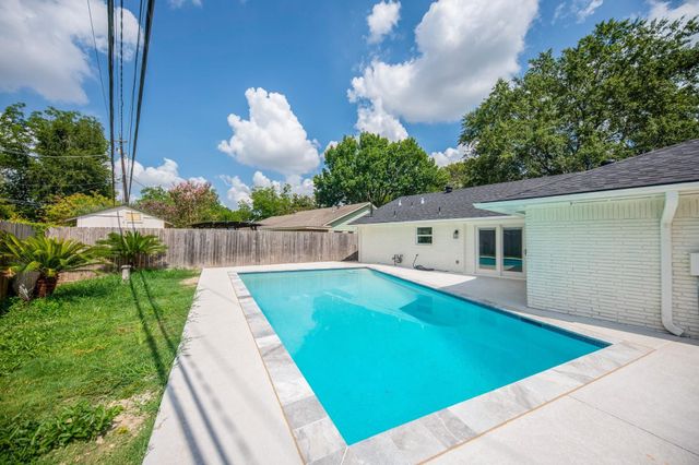 5221 Libbey Lane, Houston, TX 77092