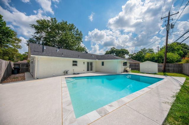 5221 Libbey Lane, Houston, TX 77092