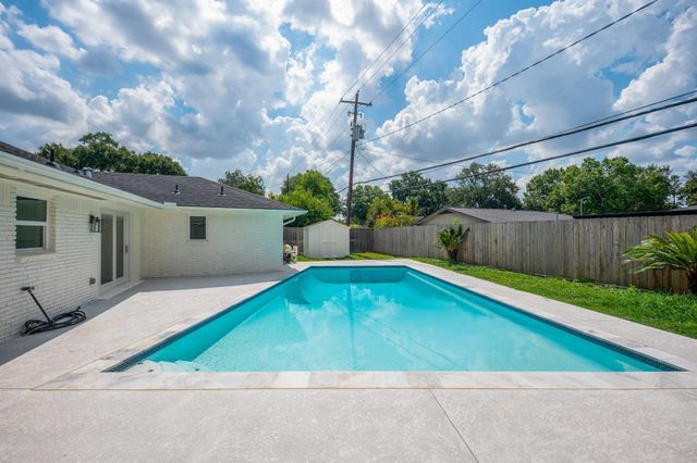 5221 Libbey Lane, Houston, TX 77092