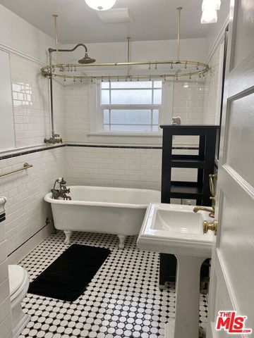 4414 S Van Ness Avenue, Los Angeles, CA 90062